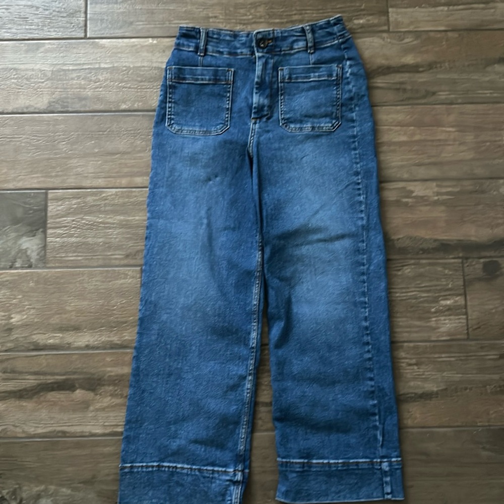 High waisted, wide, legged, cropped pants
